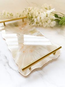 Bandeja de Resina Portátil Blanca y Beige para Uso en la Cocina, de un Solo Nivel, Multifuncional, Fácil de Limpiar, para Platos y Ollas - Product Image 3