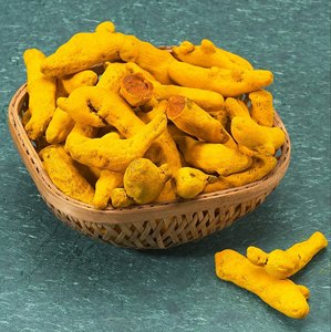 100% Natural Sun <b>Dried</b> Turmeric Finger Premium Raw Turmeric Roots Bulk Supply for Culinary Food Processing and <b>Plant</b> Based - Product Image 5