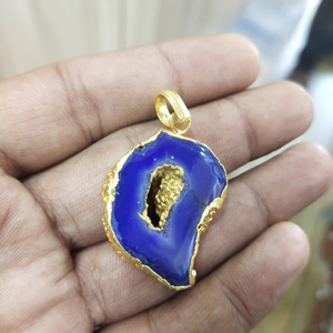 Colgante de Ágata Druzy Irregular, Piedra Natural de Forma Libre, Pulida y Chapada en Oro, Colección de Colgantes para Mujer - Product Image 3