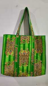 Kantha เย็บกระเป๋ามือพร้อมพิมพ์ลายสัตว์อินเดียที่เหมาะสำหรับการขายต่อด้วยแฟชั่นเครื่องประดับร้านขายคืน - Product Image 3