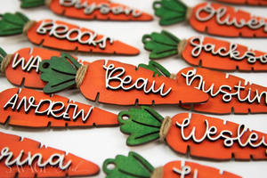 การ์ดไม้แกะสลักรูปแครอทพร้อมตะกร้าตกแต่งเทศกาลอีสเตอร์ Delarchi ผลิตในเวียดนาม คุณภาพสูง ขายส่ง ปี 2023 FE50 - Product Image 2