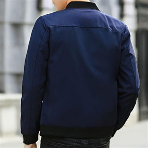 Chaqueta bomber informal que ofrece un calor ligero, un diseño relajado y una apariencia limpia, adecuada para el uso diario y para combinar con otras prendas. - Product Image 3