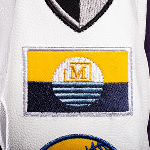 เสื้อแจ็กเก็ตสีม่วงสำหรับผู้ชายเสื้อแจ็กเก็ตผ้ากำมะหยี่แขนสีขาวปักอักษรบอมเบอร์เสื้อวิทยาลัยออกแบบได้ตามต้องการ2025แฟชั่น - Product Image 4