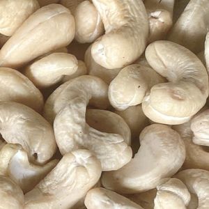 Offre Spéciale Vietnam Noix de cajou brutes Noix de cajou brutes W180 Noix de cajou entières Prix d'usine - Product Image 1