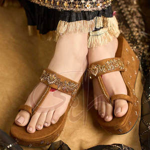 Sandales à talons de qualité supérieure en gros, antidérapantes, design personnalisable, semelle extérieure en cuir véritable de haute qualité, prix raisonnable - Product Image 4