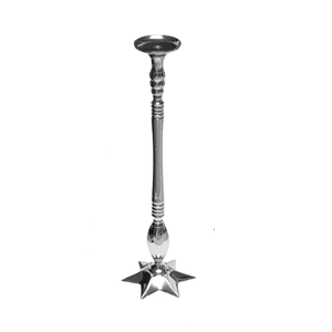 Portavelas con acabado plateado brillante de aluminio Pilar en forma de estrella Base Diseño único Portavelas decorativo de Navidad hecho a mano - Product Image 1