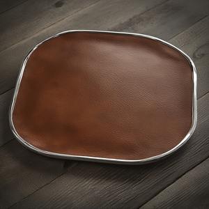 Plateau en cuir raffiné avec bords solides et base spacieuse, parfait pour organiser des accessoires ou servir des boissons avec style - Product Image 4
