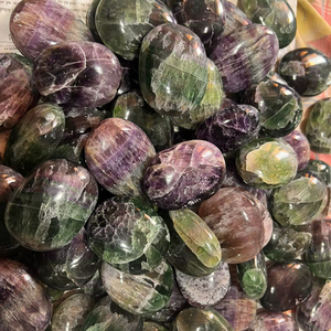 Piedras de Palma de Ágata Arcoíris Natural |   Tallados en Piedra Pulida Ecológicos |   Cristal Curativo de 50-60 mm para el Alivio del Estrés y la Meditación - Product Image 1