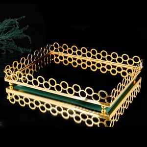 Elegante bandeja rectangular grande con acabado plateado y detalles florales, perfecta para fiestas, regalos y decoración de mesas. - Product Image 4