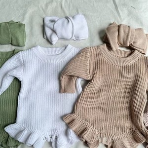 Ensemble de vêtements tricotés personnalisés pour bébés filles Ensemble de 3 pièces de body à volants avec bandeau et chaussons - Product Image 6