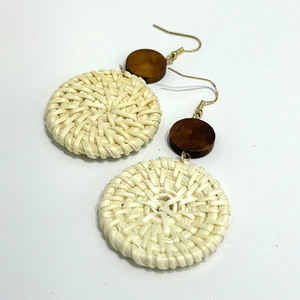 Pendientes colgantes de ratán de forma redonda, joyería multicolor para mujer al mejor precio con diseños novedosos de accesorios de Vietnam - Product Image 3