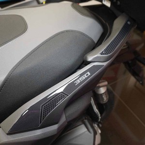 Adesivi 3D su Misura per Honda ADV350 2022-2025, Protezioni Manubrio e Decalcomanie Moto per Bauletto, per Decorazione - Product Image 1