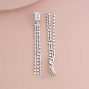 Modernos Pendientes de Aro y Colgantes 183572 con Diseño Chic de Borlas y Flores, con Acentos de Perlas y Diamantes para Fiestas, Hechos de Aleación de Zinc - Product Image 3