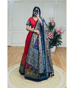 ชุดเลเฮนกาโชลีเจ้าสาว |   ชุดเลเฮนกาแบบอนาร์กาลีปักลายหนักสำหรับงานแต่งงาน พร้อมเสื้อท่อนบนแบบยังไม่เย็บติด - Product Image 1