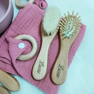 Ensemble cadeau pour bébé personnalisé avec nom, 7 pièces, produits de soin et de coiffage des cheveux - Product Image 1