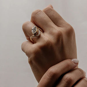 2 Carat Marquise Coupe Moissanite Diamant silhouette allongée et finition luxe Bague idéale pour cadeau de mariage - Product Image 6