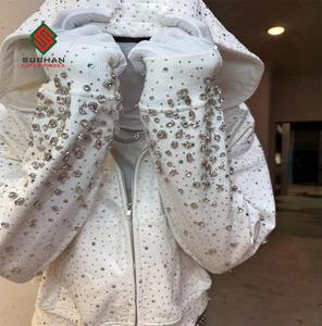 Sudadera con Capucha Negra y Blanca con Pedrería, Estilo Urbano, 100% Algodón, Invierno, Transpirable, Cortavientos, Tejida - Product Image 3