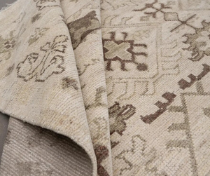 Tapis artisanal de luxe, doux, noué à la main, multicolores, design moderne à nœuds, pour salon, hôtel, bureau, usage commercial et résidentiel. - Product Image 4