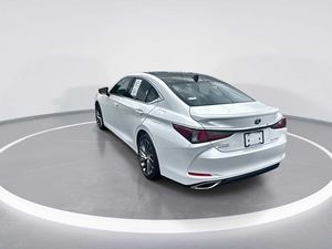 Sedán Automático de Lujo 2024 E-S de 8 Velocidades, Usado Certificado, Tracción Delantera - Product Image 4
