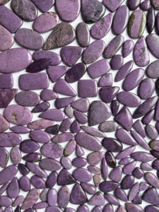 Natural Stichtite Loose Cabochon Piedras preciosas Forma y tamaño mixtos para la fabricación de joyas Lote surtido incluido - Product Image 2