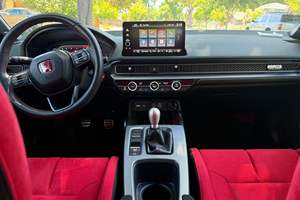 Civic Type R AWD 2024, Bajo Kilometraje, Caja de Cambios Automática, Volante a la Izquierda, Gasolina, Cuero Oscuro, R18 - Product Image 4