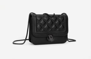 Borsa a Tracolla in Pelle con Catena per Donna - Product Image 6