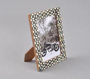 Cadre photo en incrustation d'os artisanal, motif géométrique élégant en cercles, porte-photo, décoration de bureau luxueuse monochrome - Product Image 3