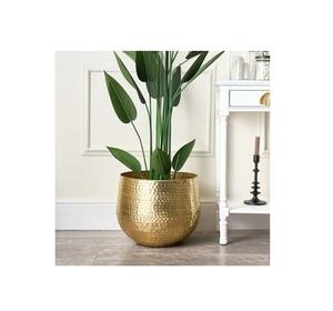 Elegante maceta vintage de latón con detalles duraderos y hechos a mano, perfecta para hogares que buscan detalles de decoración clásica - Product Image 1