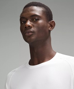 Nueva Colección Verano 2025: Camiseta de Punto Transpirable de Manga Corta con Cuello Redondo, Ajuste Regular, Sensación Fresca y a la Moda para Hombre, con Logotipo Personalizable - Product Image 4