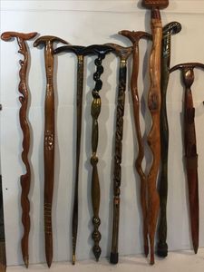 Canne en bois réglable pour le sport Bâton de marche solide avec plusieurs nœuds pour la randonnée des personnes âgées Norme internationale - Product Image 2