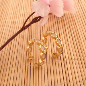 Pendientes de Aro Minimalistas de Piedras Preciosas para Mujer, Aros de Latón Chapado en Oro, Calcedonia Blanca, Corte Facetado, Medio Abierto - Product Image 3