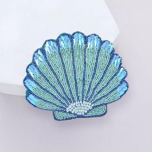 Dernier modèle de breloque cerise personnalisée, brodée à la main, avec perles, carrée, pleine couleur, mignonne, tendance, luxueuse, élégante, design haut de gamme, sur mesure - Product Image 1