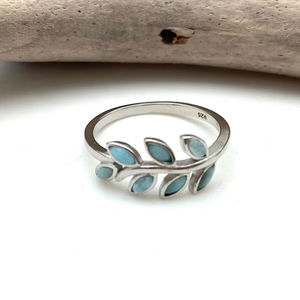 Anillo HARI OM CREATIONS con Larimar Natural de 3x5 mm en Forma de Marquesa, Engaste de Plata de Ley 925, Certificado IGI, Modelo para Toda Ocasión - Product Image 1
