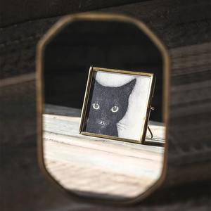 Mini cadre photo mignon en métal au design élégant, parfait pour l'affichage de bureau, la décoration de la maison, la table de bureau ou l'idée de cadeau mémorable - Product Image 3