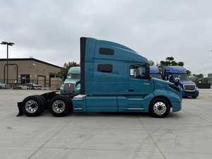 ขายรถบรรทุกมือสอง ปี 2020 รุ่น VNL64T760 Sleeper Semi Truck - เครื่องยนต์ D13 425 แรงม้า เกียร์อัตโนมัติ 12 สปีด I-Shift จัดส่งถึงหน้าบ้านทั่วโลก - Product Image 3