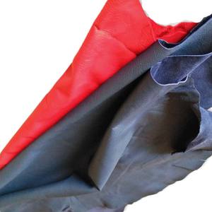 ถุงมือตีแพะหนังพรีเมียมสีกรมท่าและแดง - Product Image 1