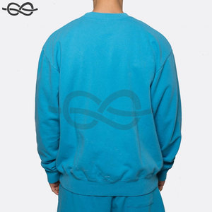 Sudadera con contorno bordado Sudadera Color negro Se adapta a la talla Crewneck Ribbed Cuffs & Hem Sudadera - Product Image 4