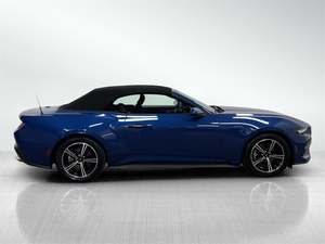 ฟอร์ด มัสแตง อีโคบูสท์ คอนเวอร์ทิเบิล ขับเคลื่อนล้อหลัง รุ่นปี 2024 คุ้มค่าที่สุด เครื่องยนต์ 2.3 ลิตร I-4 เทอร์โบชาร์จ พร้อมเกียร์อัตโนมัติ 10 สปีด - Product Image 3