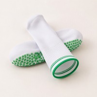 Chaussettes de yoga antidérapantes de haute qualité, respirantes, mi-mollet, pour le Pilates, pour femmes.