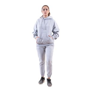 ชุดออกกำลังกายสีดำสำหรับผู้หญิงชุดครอปโยคะแบบมีรูที่นิ้วโป้งแขนยาว & กางเกงกีฬาแบบบานเลกกิ้งออกกำลังกาย - Product Image 1