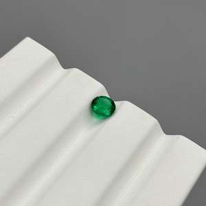 Émeraude naturelle de haute qualité 0,87 ct, vente en gros, pierre de naissance de mai, coupe ronde, facettée, pierre précieuse en vrac pour la fabrication de bagues, fournisseur de bijoux - Product Image 2