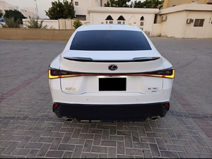 Lexus IS350 F Sport d'occasion 2021, transmission automatique, moteur hybride essence 3.5L Turbo V6 6 cylindres, 311 chevaux - Product Image 4