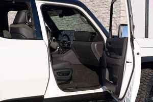 Lexus GX 550 SUV d'occasion en excellent état - Product Image 2