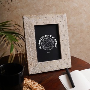 Cadre photo en résine et bois respectueux de l'environnement incurvé à la main pour la décoration intérieure photo tenant des cadeaux de Thanksgiving artisanaux - Product Image 3