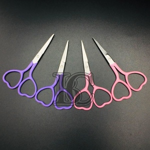 Tijeras para cutículas afiladas de acero inoxidable, hoja recta con estampado de pestañas en forma de corazón de Color dorado, novedad - Product Image 6