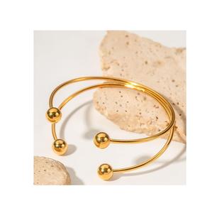 Anillos de servilleta modernos de metal que exhiben proporciones equilibradas, textura suave y elegancia atemporal para entornos de comedor de alta gama. - Product Image 3