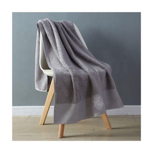 Ensembles de serviettes de bain de golf en pur coton 100% super mélangé personnalisés du fournisseur indien Tissu éponge uni confortable à séchage rapide - Product Image 2