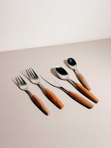 Ensemble de couverts élégants en acier inoxydable avec manche en bois, finition lisse, améliorant la décoration de table et les présentations culinaires - Product Image 3