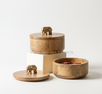 Ensemble de décoration de table pour le Ramadan et l'Aïd - Plateau en bois fait à la main et en laiton martelé avec porte-bougie, pots, jeu de tic-tac-toe et contenants