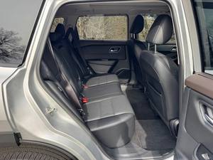 IMPRESIONANTE NI-SS-AN RO-GUE SV 2021 2WD CON TRANSMISIÓN AUTOMÁTICA, ASIENTOS DE CUERO Y TECHO PANORÁMICO COMPLETO - Product Image 3